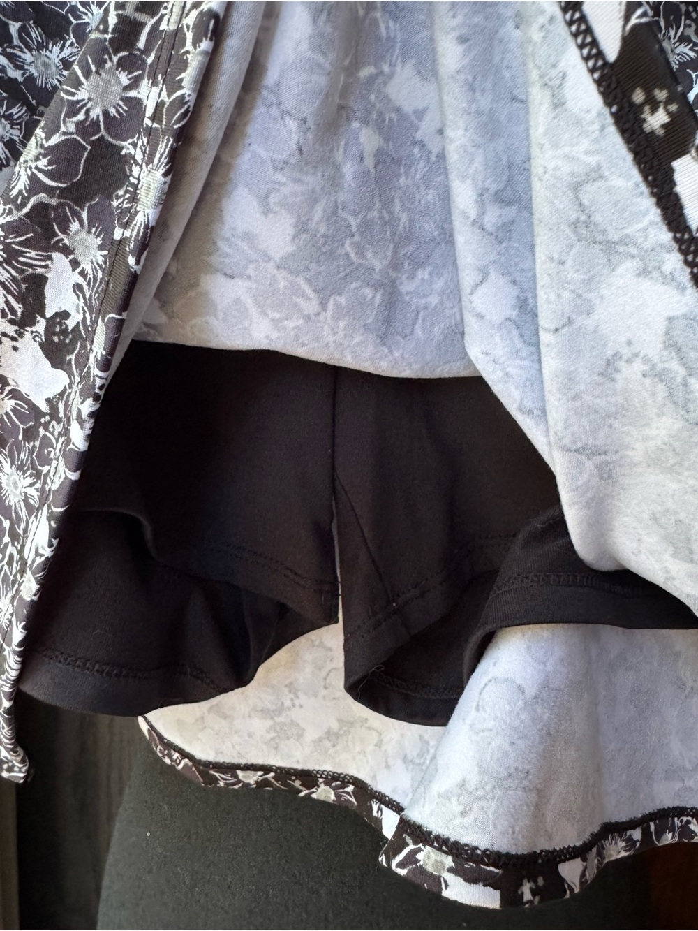 Tranquility by Colorado Clothing Black and White Floral Skort large Euc - Picture 3 of 4